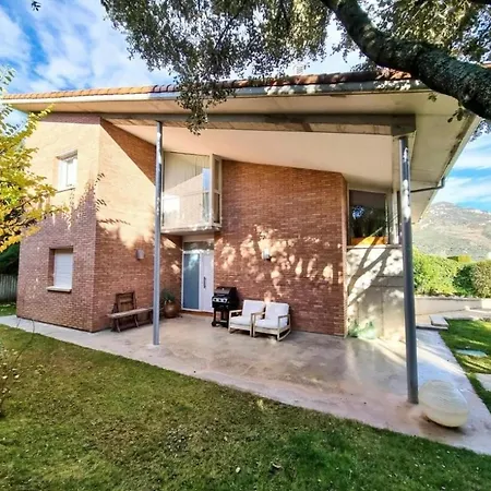 Σπίτι διακοπών Casa Luminosa, Piscina Privada Y Del Arbol Nueno